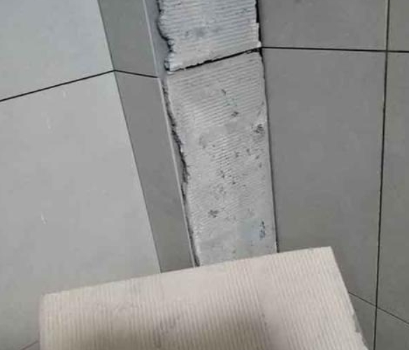 鄂托克旗瓷砖空鼓维修公司分享下厨房瓷砖脱落的补救措施。